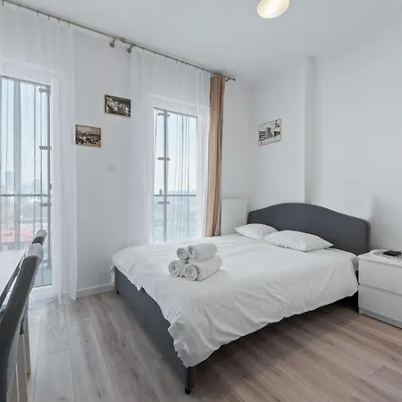 Rentplanet - Kasprzaka Apartment *